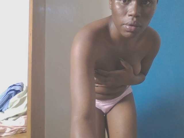 Dewebony live cam on UnifiedCams