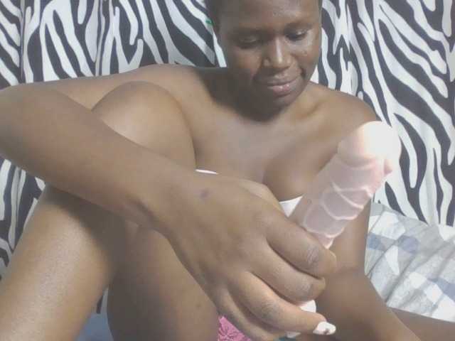 Dewebony live cam on UnifiedCams