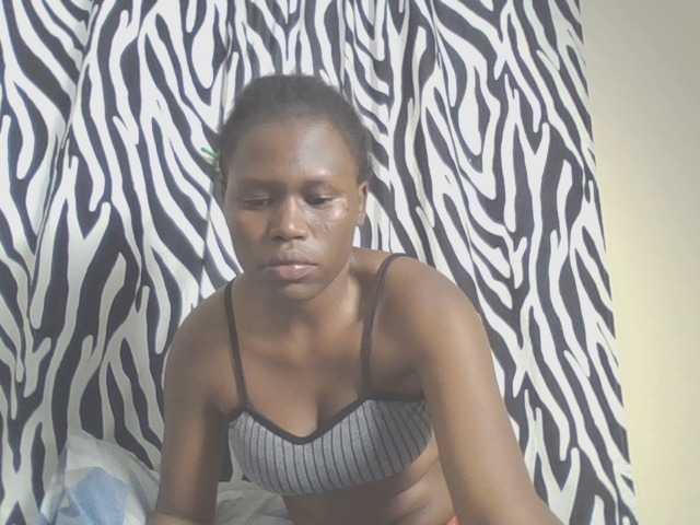 Dewebony live cam on UnifiedCams