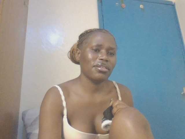 Dewebony live cam on BongaCams