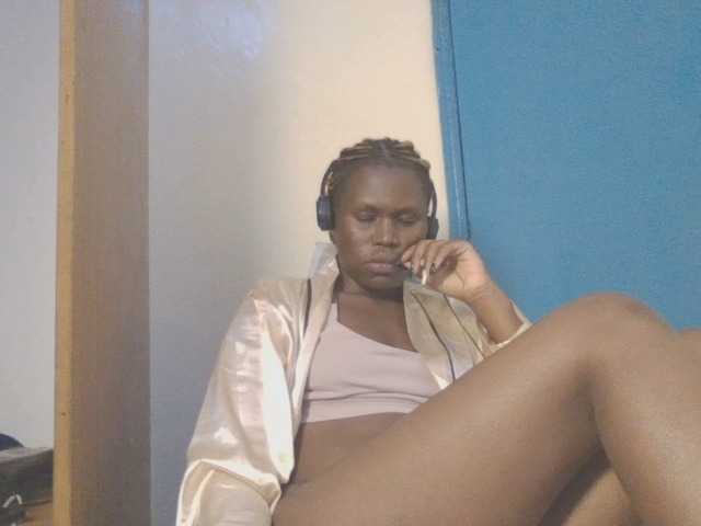 Dewebony live cam on BongaCams