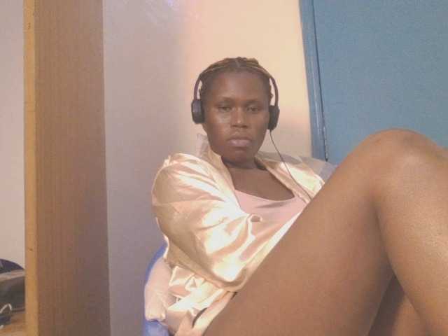 Dewebony live cam on BongaCams