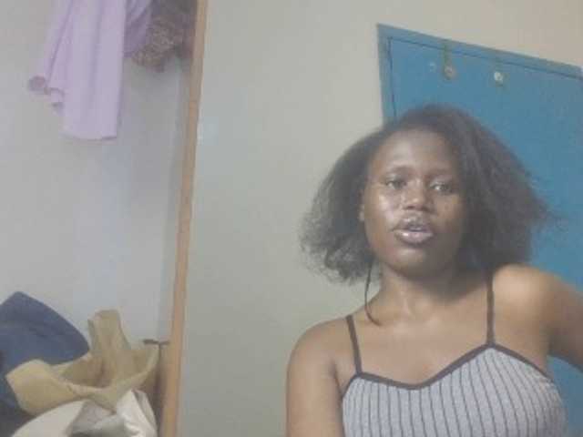 Dewebony live cam on UnifiedCams
