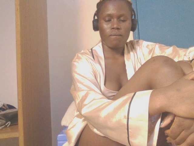 Dewebony live cam on BongaCams