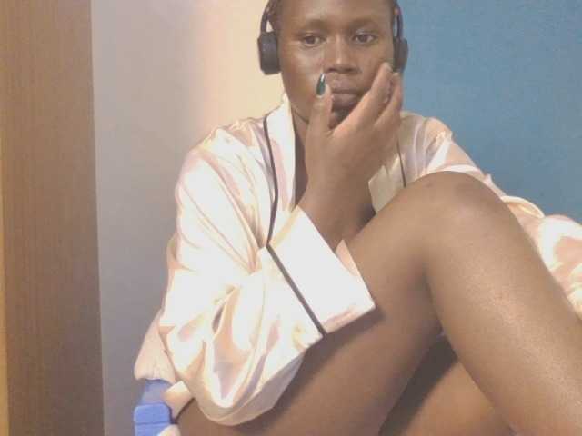 Dewebony live cam on BongaCams
