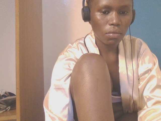Dewebony live cam on BongaCams