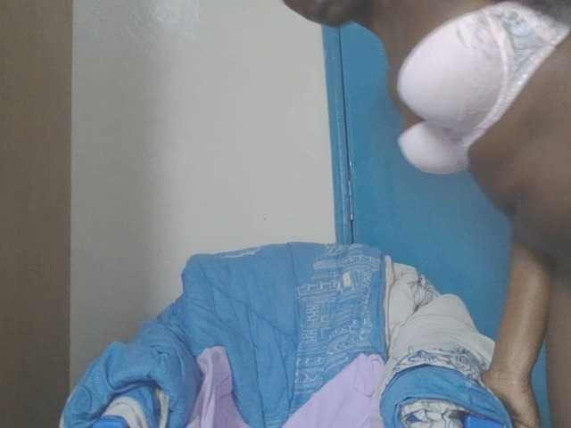 Dewebony live cam on UnifiedCams
