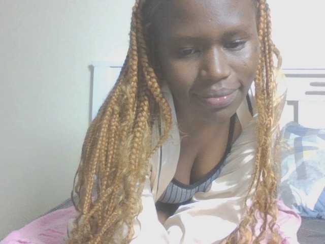 Dewebony live cam on BongaCams