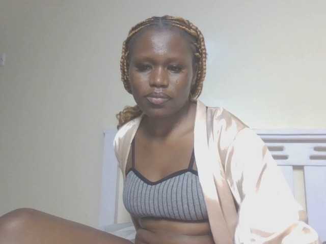 Dewebony live cam on BongaCams
