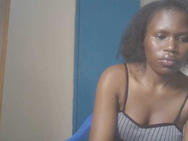 Dewebony live cam on UnifiedCams