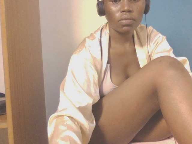 Dewebony live cam on BongaCams