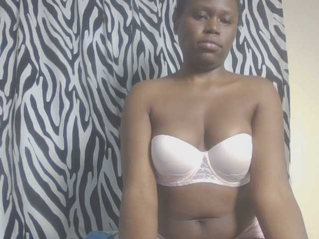 Dewebony live cam on UnifiedCams