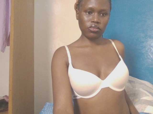 Dewebony live cam on BongaCams