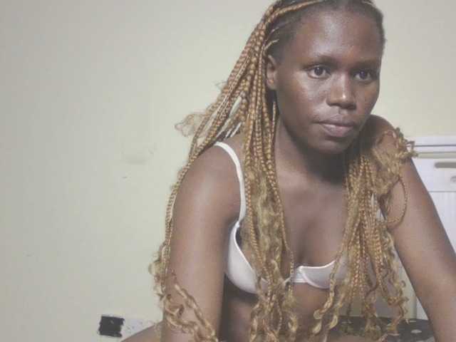 Dewebony live cam on BongaCams