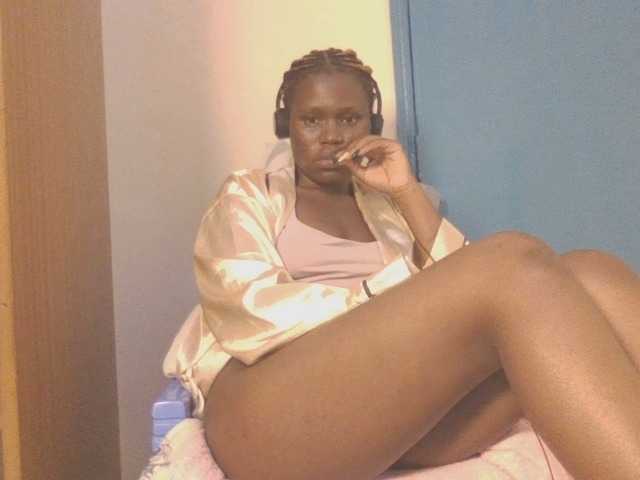 Dewebony live cam on BongaCams