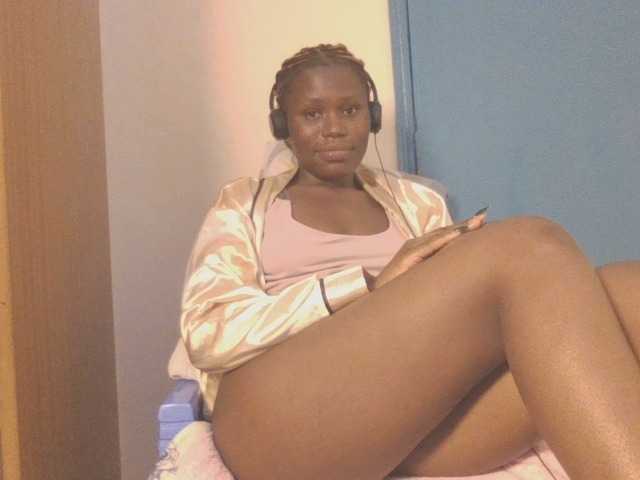 Dewebony live cam on BongaCams