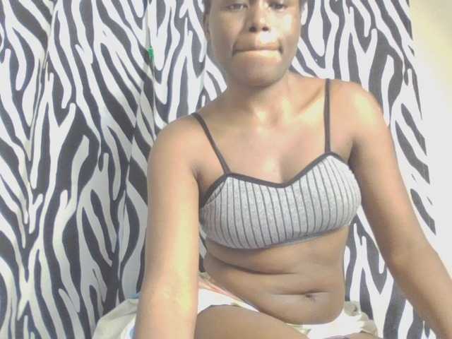 Dewebony live cam on BongaCams