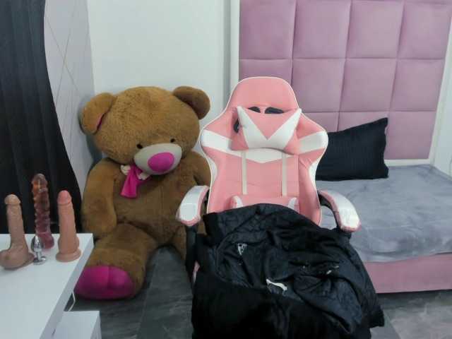 CelesteNaugthy live cam on BongaCams
