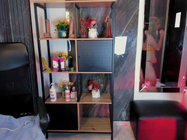 CelesteNaugthy live cam on BongaCams
