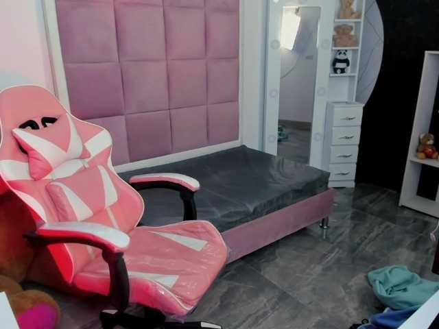 CelesteNaugthy live cam on BongaCams