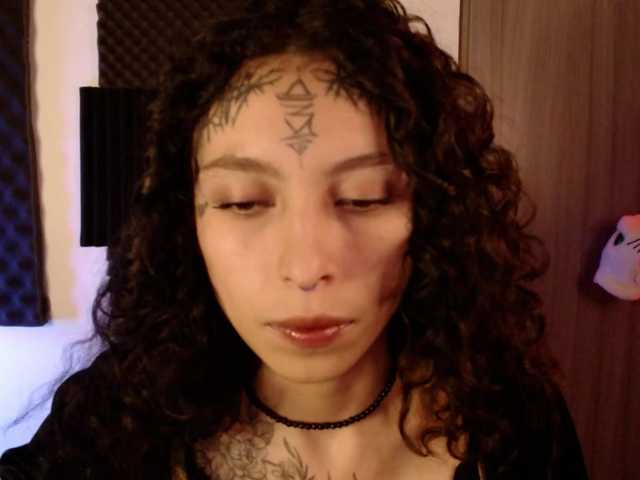 le modèle TamikaAoki est en webcam porno dans un show sur le site bongacams, il possède les tags suivants: Latino/Hispanic,Brunette,Trimmed