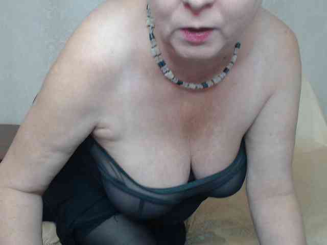 Milf4love live female cam on bongacams