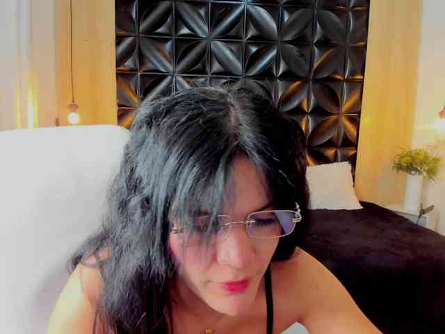 LiaKalifa webcam