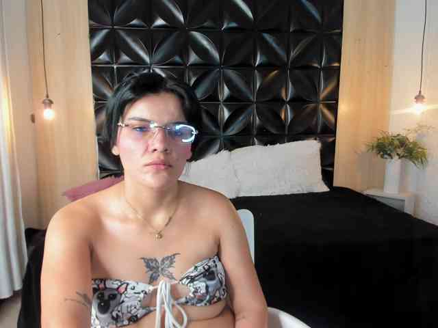 LiaKalifa webcam