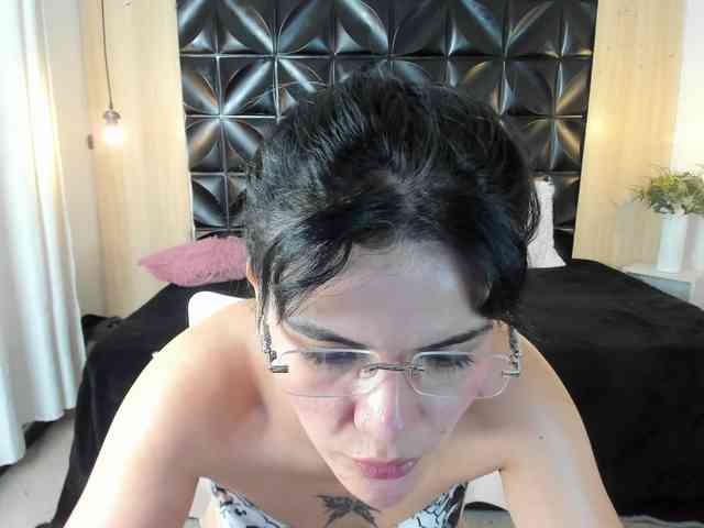 LiaKalifa webcam