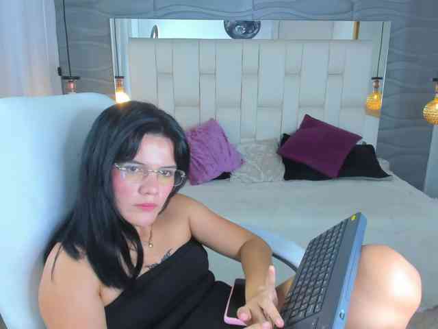 LiaKalifa webcam
