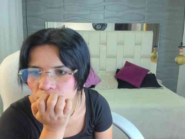 LiaKalifa webcam