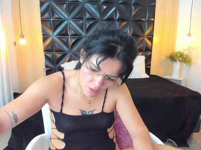 LiaKalifa webcam