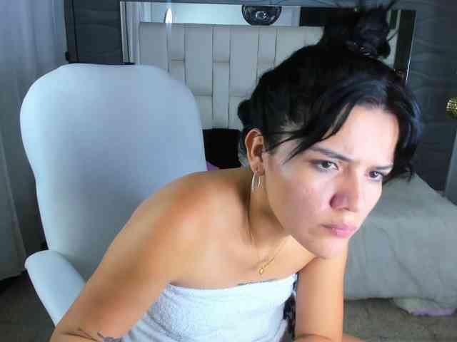 LiaKalifa webcam