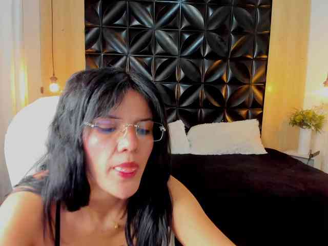LiaKalifa webcam