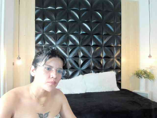 LiaKalifa webcam