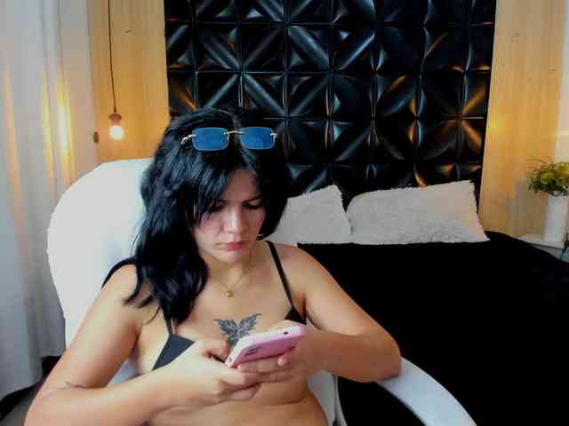 LiaKalifa webcam