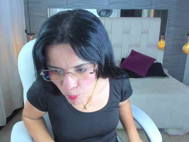 LiaKalifa webcam