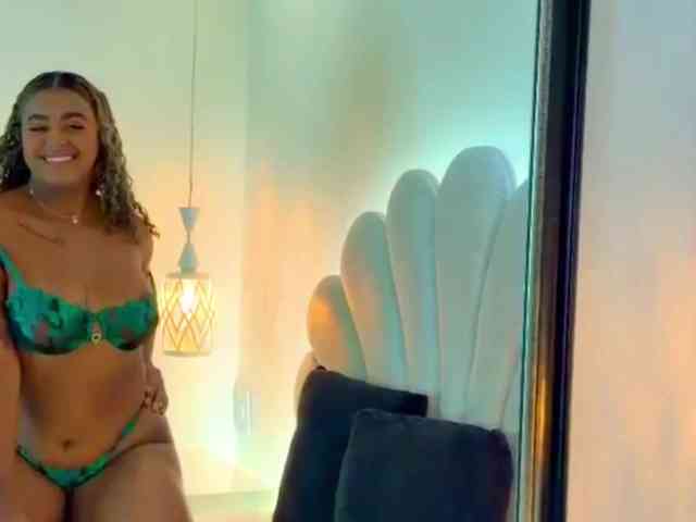 ScarletCruz webcam