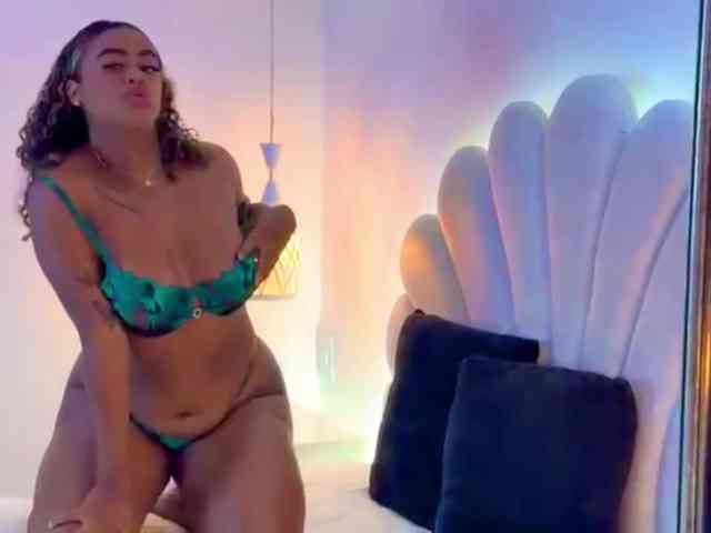 ScarletCruz webcam