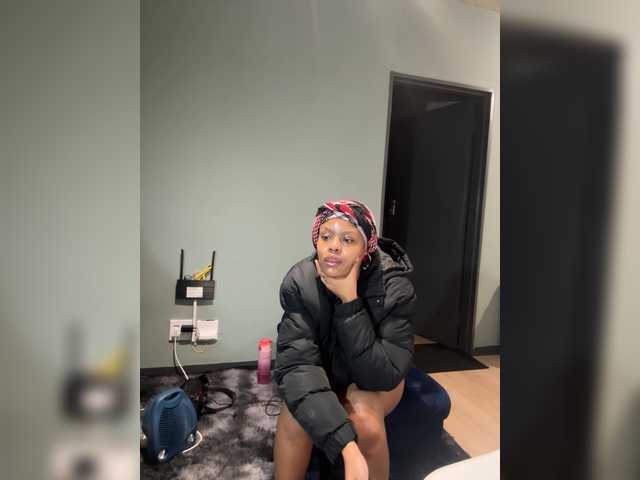 Angeliio-1 live cam on BongaCams