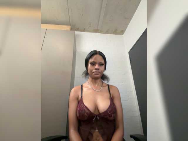Angeliio-1 live cam on BongaCams