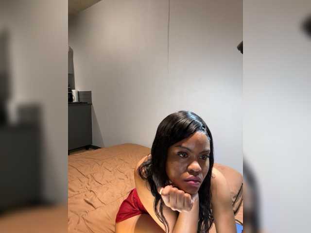 Angeliio-1 live cam on BongaCams