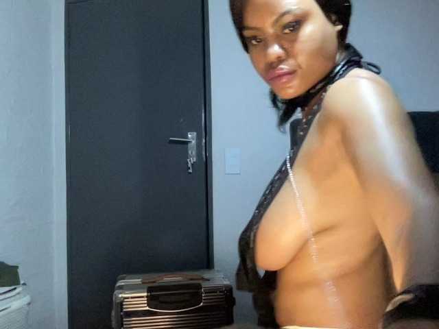Angeliio-1 live cam on BongaCams