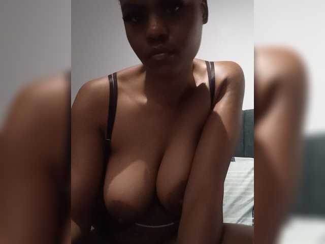 Angeliio-1 live cam on BongaCams