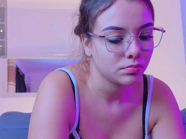 AlysonHill live cam on BongaCams