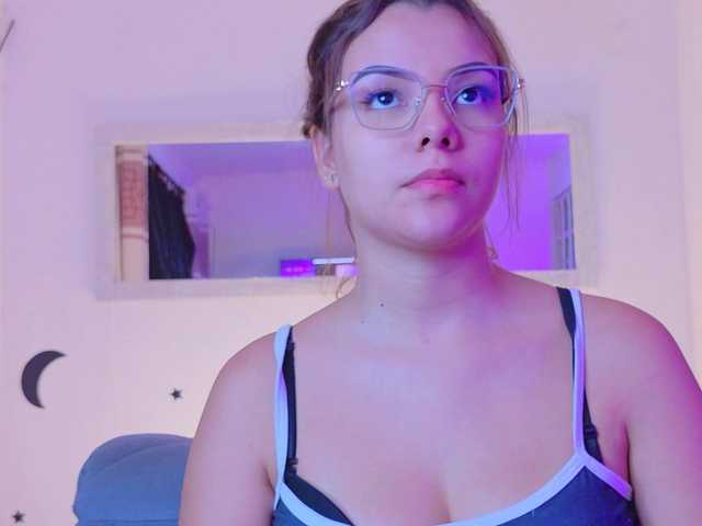 AlysonHill live cam on BongaCams