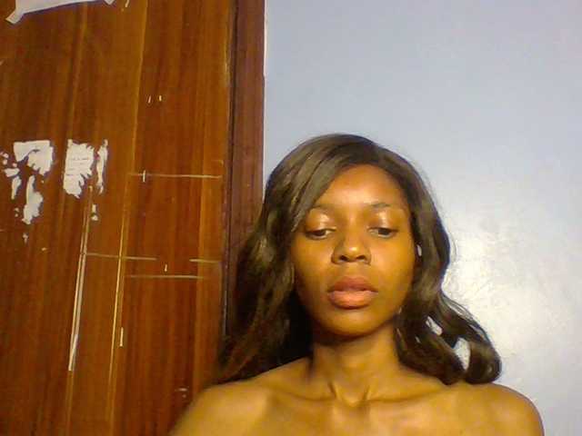 le modèle Spiced-sweetness est en webcam porno dans un show sur le site bongacams, il possède les tags suivants: Ebony,Brunette,Trimmed