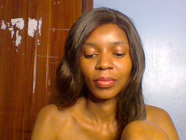 le modèle Spiced-sweetness est en webcam porno dans un show sur le site bongacams, il possède les tags suivants: Ebony,Brunette,Trimmed