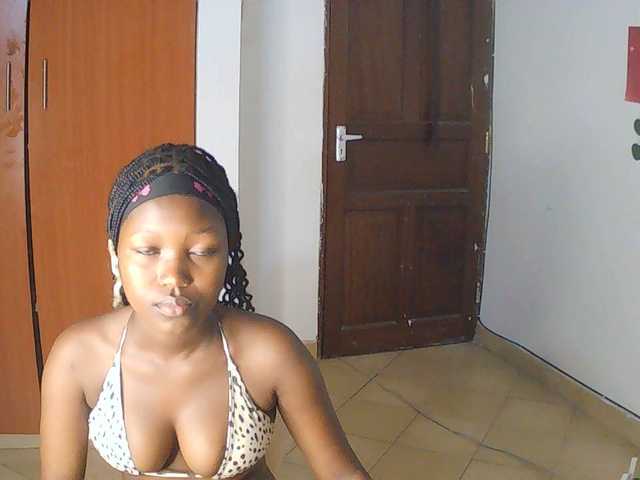 AmaniG live cam on UnifiedCams