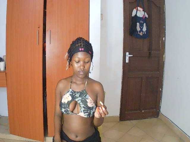 AmaniG live cam on UnifiedCams